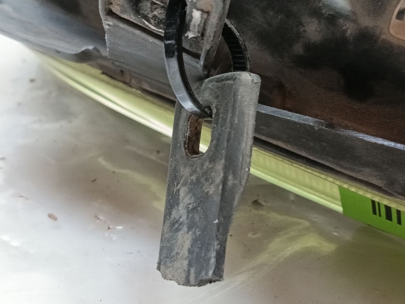 Recambio de faro izquierdo para volkswagen golf iv (1j1) 1.9 tdi referencia OEM IAM 1J1941017B 89307370 