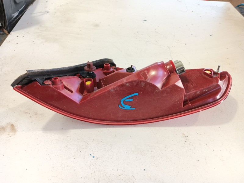 Recambio de piloto trasero izquierdo para peugeot 307 cc (3b) 1.6 16v referencia OEM IAM 6350X4  