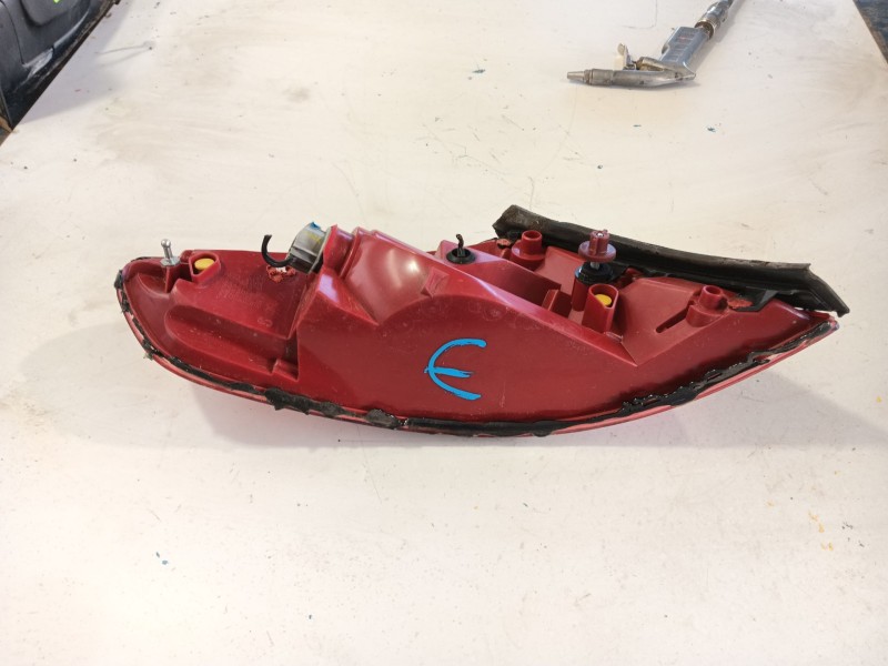 Recambio de piloto trasero derecho para peugeot 307 cc (3b) 1.6 16v referencia OEM IAM 6351X4  