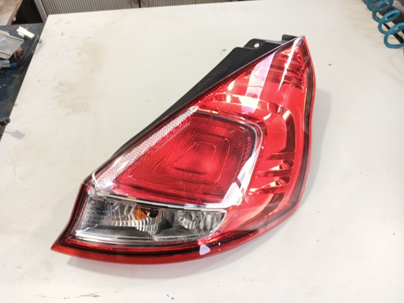 Recambio de piloto trasero derecho para ford fiesta vi (cb1, ccn) 1.25 referencia OEM IAM 1877010  