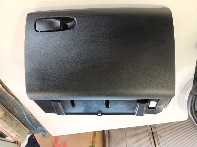 Recambio de guantera para volvo v40 hatchback (525) d2 referencia OEM IAM   