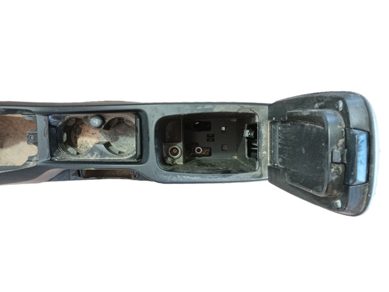Recambio de apoyabrazos central para volvo v40 hatchback (525) d2 referencia OEM IAM   