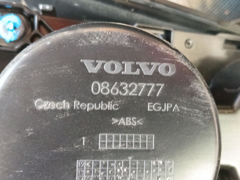 Recambio de apoyabrazos central para volvo v40 hatchback (525) d2 referencia OEM IAM   