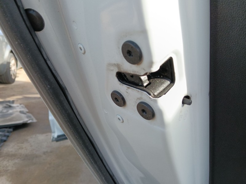 Recambio de cerradura puerta trasera izquierda para renault megane iv sedán (lva/m/n) 1.5 dci 110 referencia OEM IAM   