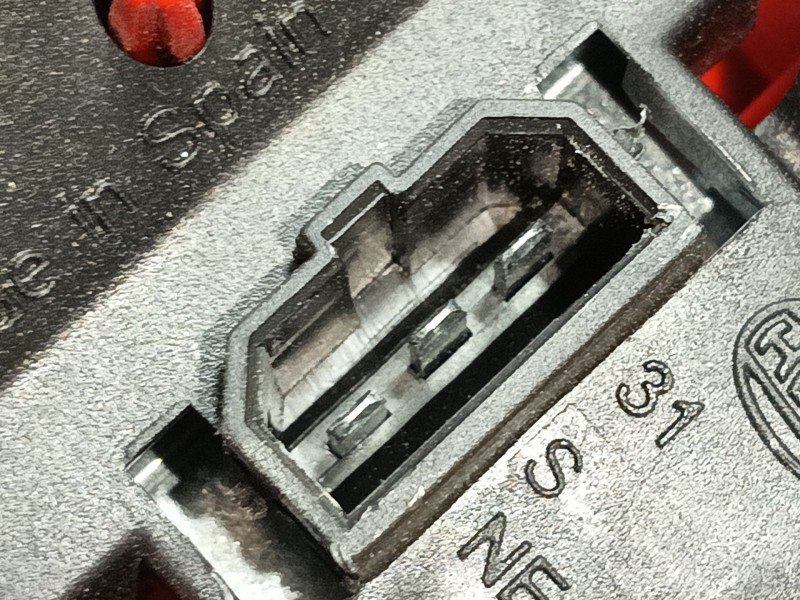 Recambio de piloto trasero derecho interior para seat leon (1p1) 1.6 referencia OEM IAM 1P0945108D  