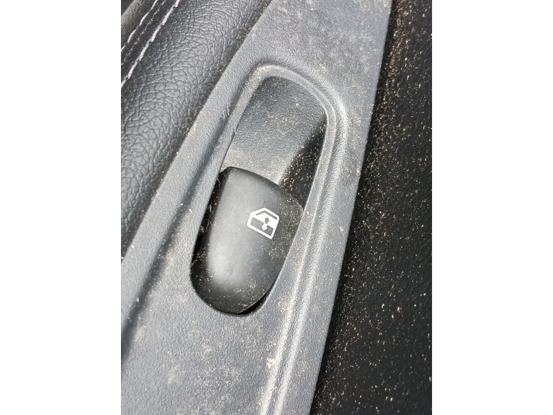 Recambio de mando elevalunas trasero derecho para nissan qashqai ii (j11, j11_) 1.3 dig-t referencia OEM IAM   