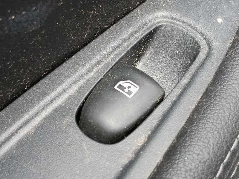 Recambio de mando elevalunas trasero izquierdo para nissan qashqai ii (j11, j11_) 1.3 dig-t referencia OEM IAM   