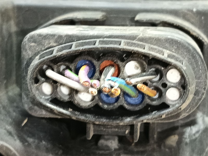 Recambio de faro derecho para ford focus iii sedán 1.0 ecoboost referencia OEM IAM 1873925  