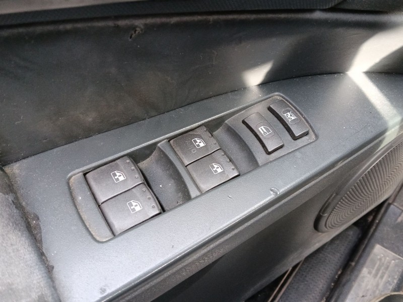 Recambio de mando elevalunas delantero izquierdo para ssangyong kyron 2.0 xdi referencia OEM IAM   