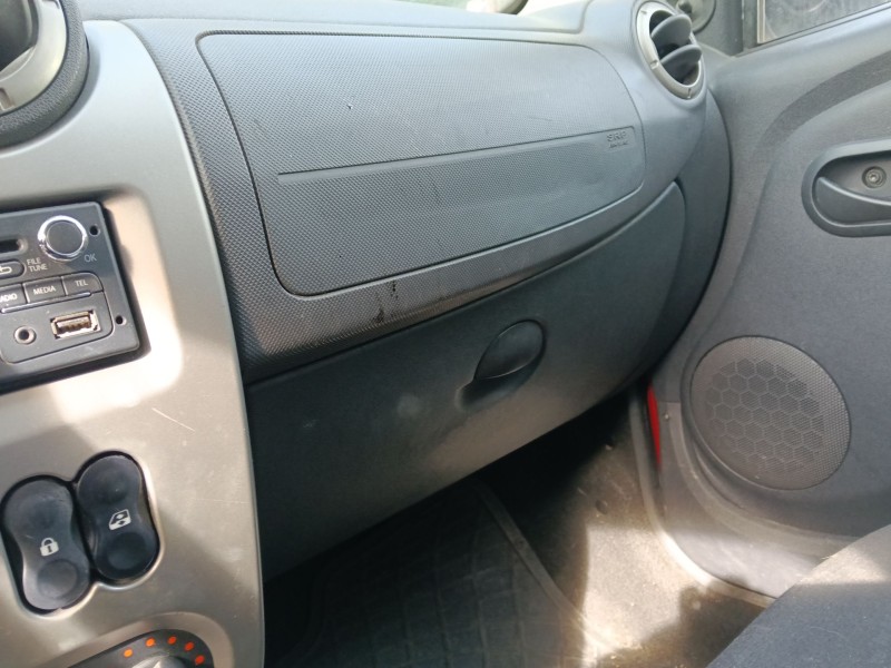 Recambio de guantera para dacia sandero (bs_) 1.6 mpi 85 (bs03) referencia OEM IAM 6001550895  