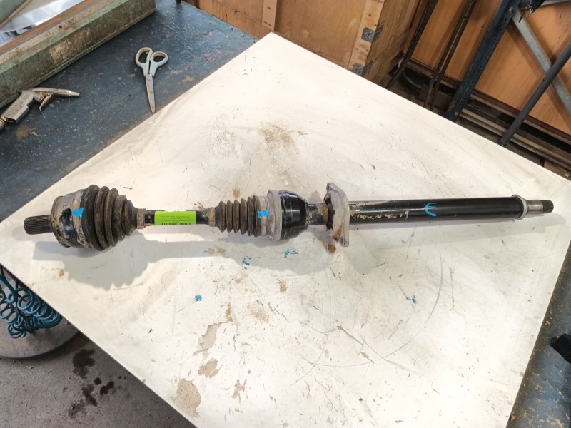 Recambio de transmision delantera derecha para mercedes-benz clase a (w176) a 200 cdi / d (176.008) referencia OEM IAM 246330240