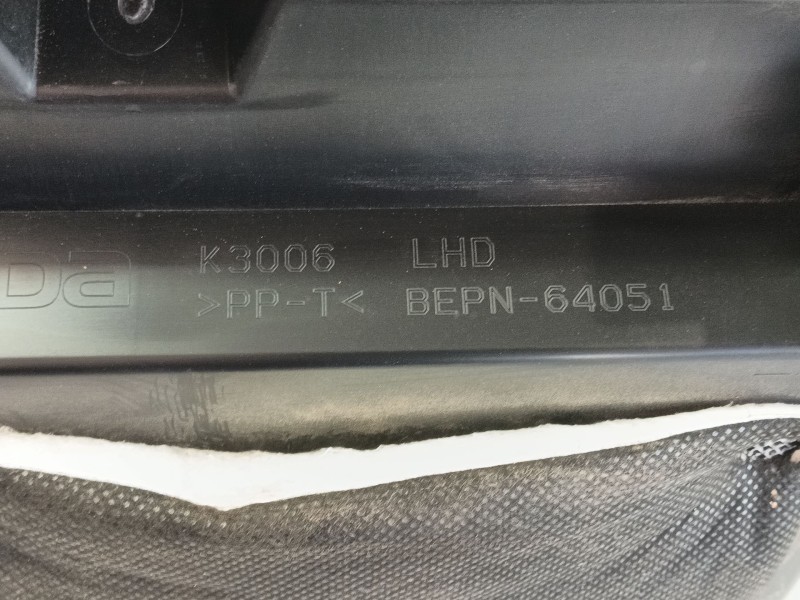 Recambio de guantera para mazda 3 hatchback (bp) 2.0 skyactiv-g m hybrid referencia OEM IAM   