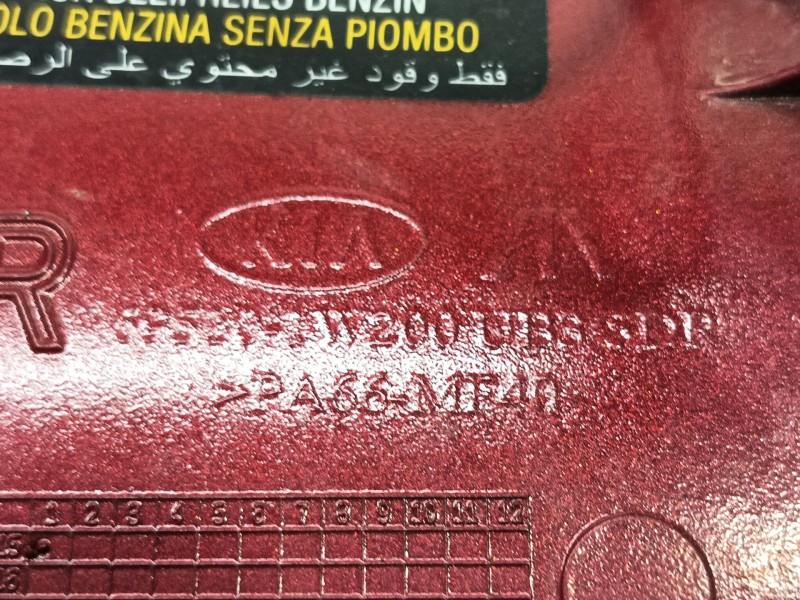 Recambio de tapa exterior combustible para kia rio iii (ub) 1.2 cvvt referencia OEM IAM 695101W200  