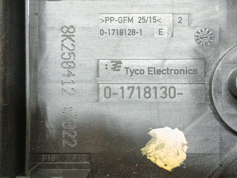 Recambio de caja fusibles delantera para volkswagen touran (1t3) 1.6 tdi referencia OEM IAM   