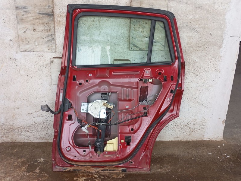 Recambio de puerta trasera derecha para dodge caliber 2.0 crd referencia OEM IAM 04589887AD  