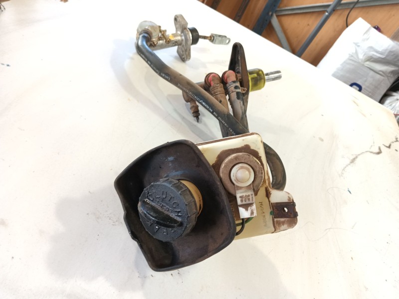 Recambio de bomba freno para nissan trade furgoneta 75 referencia OEM IAM   