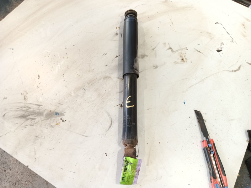 Recambio de amortiguador delantero derecho para nissan trade furgoneta 75 referencia OEM IAM   