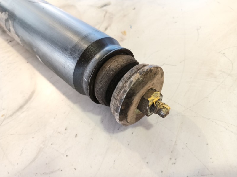 Recambio de amortiguador delantero derecho para nissan trade furgoneta 75 referencia OEM IAM   