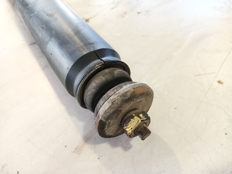 Recambio de amortiguador delantero izquierdo para nissan trade furgoneta 75 referencia OEM IAM   