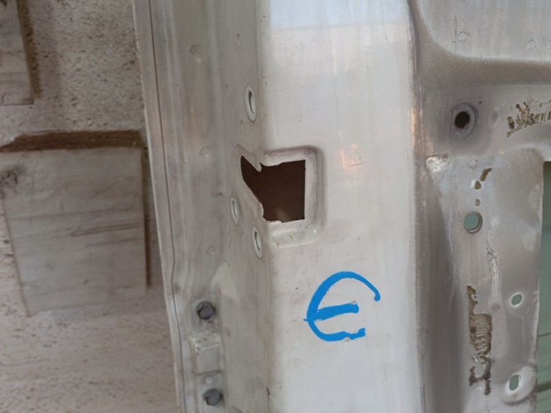 Recambio de puerta delantera izquierda para iveco daily iii furgoneta 35 s 13 v,35 c 13 v referencia OEM IAM 99969024  