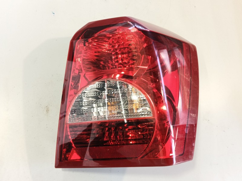 Recambio de piloto trasero derecho para dodge caliber 2.0 crd referencia OEM IAM 68445966AA  