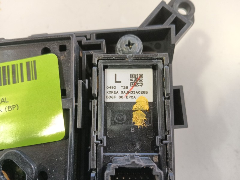 Recambio de consola central para mazda 3 hatchback (bp) 2.0 skyactiv-g m hybrid referencia OEM IAM   