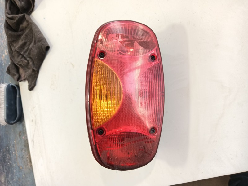 Recambio de piloto trasero izquierdo para mega e-worker electric referencia OEM IAM   