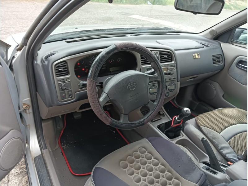 nissan primera hatchback (p11) del año 2000