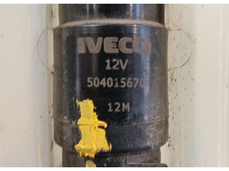 Recambio de deposito limpia para iveco daily iii furgoneta 35 s 13 v,35 c 13 v referencia OEM IAM 500336395  