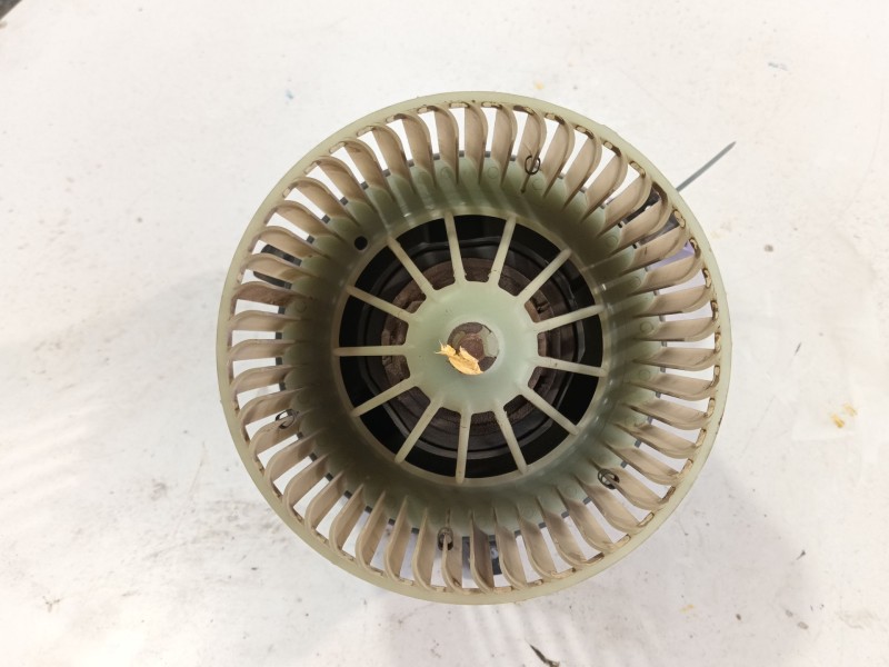 Recambio de ventilador calefaccion para nissan trade furgoneta 75 referencia OEM IAM   