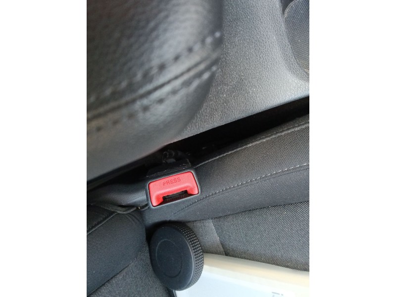 Recambio de enganche cinturon delantero derecho para kia ceed (cd) 1.0 t-gdi referencia OEM IAM   