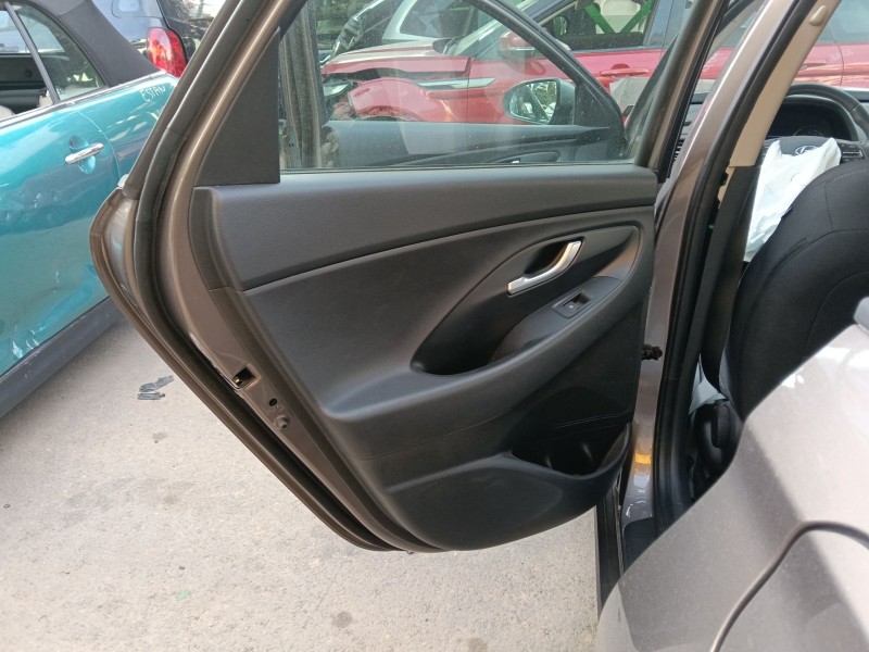 Recambio de guarnecido puerta trasera izquierda para kia ceed (cd) 1.0 t-gdi referencia OEM IAM   