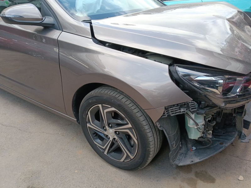 Recambio de aleta delantera derecha para kia ceed (cd) 1.0 t-gdi referencia OEM IAM   