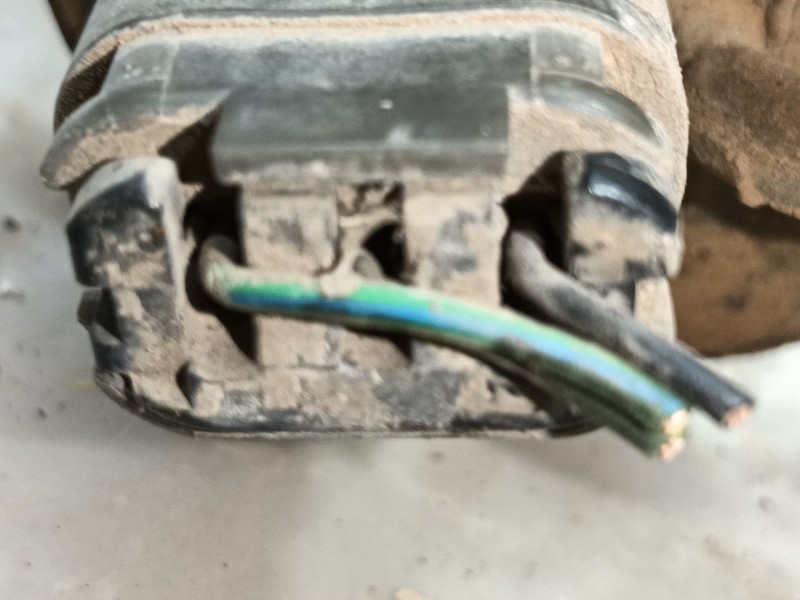 Recambio de bomba combustible para nissan trade furgoneta 75 referencia OEM IAM   