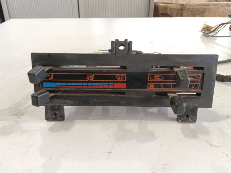 Recambio de mando calefaccion / aire acondicionado para nissan trade furgoneta 75 referencia OEM IAM   