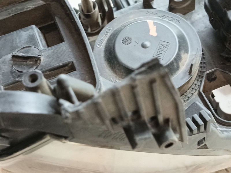 Recambio de faro derecho para renault megane iv hatchback (b9a/m/n_) 1.5 dci 90 (b9a1) referencia OEM IAM 260100506R  