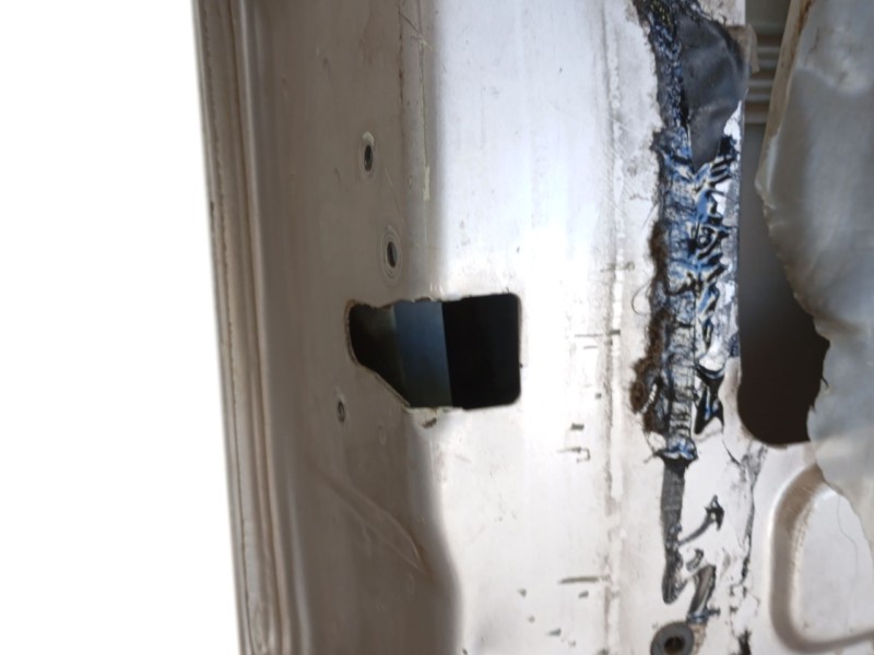 Recambio de puerta delantera izquierda para land rover discovery ii (l318) 2.5 td5 4x4 referencia OEM IAM   