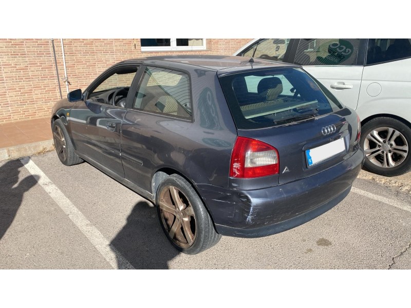 audi a3 (8l1) del año 2000