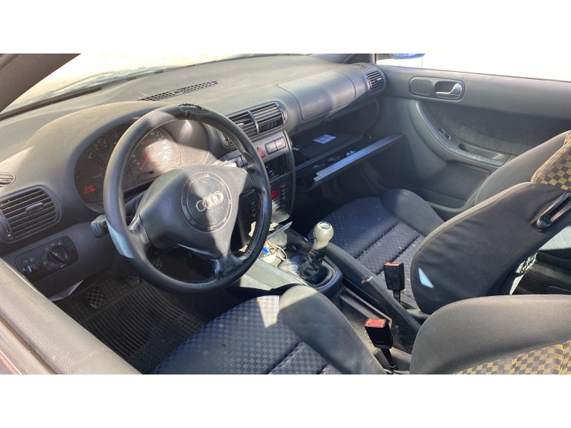 audi a3 (8l1) del año 2000