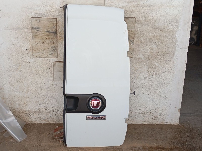 Recambio de puerta trasera derecha para fiat doblo cargo (263_) 1.6 d multijet referencia OEM IAM   