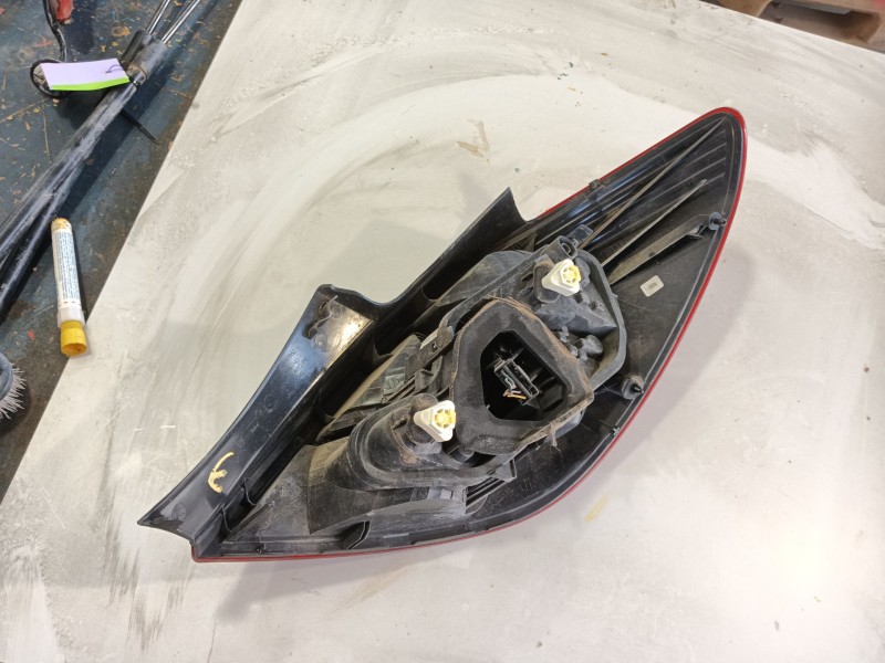 Recambio de piloto trasero derecho para opel corsa d (s07) 1.4 (l08, l68) referencia OEM IAM 93190951  