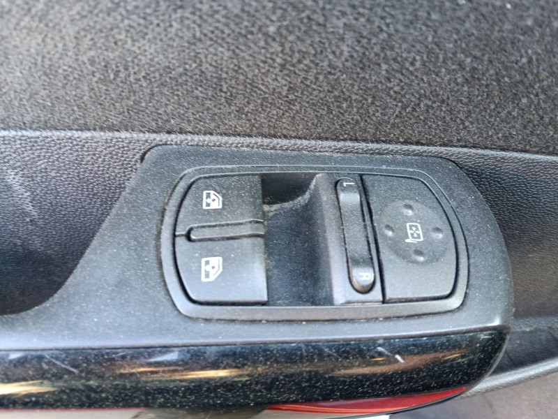 Recambio de mando elevalunas delantero izquierdo para opel corsa d (s07) 1.3 cdti (l08, l68) referencia OEM IAM   