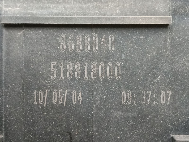 Recambio de caja reles / fusibles para volvo v50 familiar 2.0 d kinetic referencia OEM IAM 8688040 3M5T14A142AB 