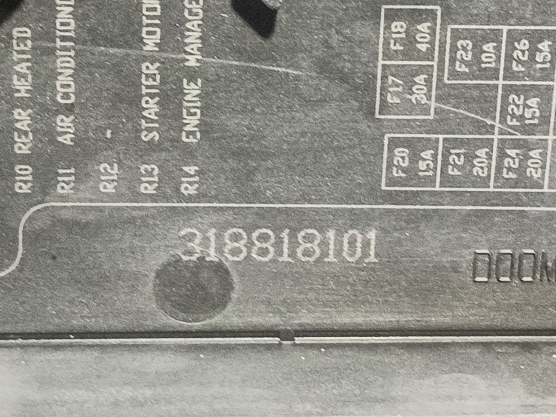 Recambio de caja reles / fusibles para volvo v50 familiar 2.0 d kinetic referencia OEM IAM 8688040 3M5T14A142AB 