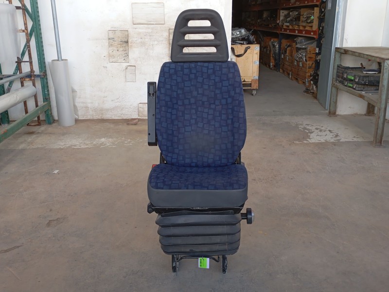 Recambio de asiento delantero izquierdo para iveco daily iii furgoneta 35 s 13 v,35 c 13 v referencia OEM IAM   