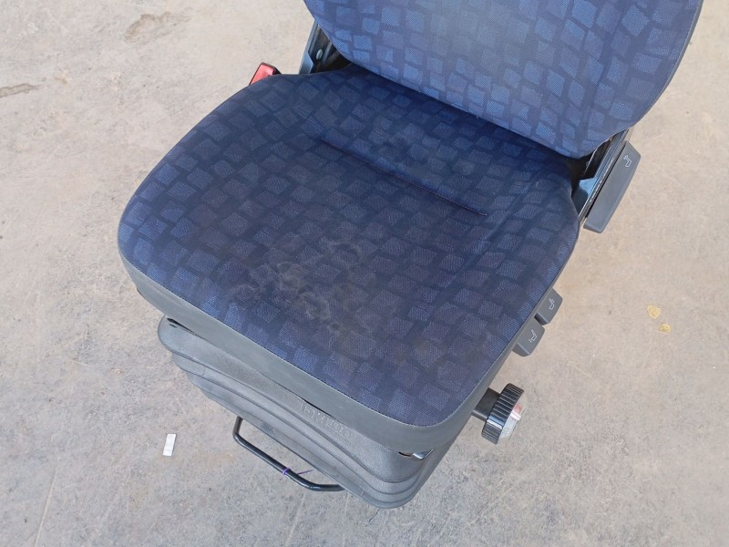 Recambio de asiento delantero izquierdo para iveco daily iii furgoneta 35 s 13 v,35 c 13 v referencia OEM IAM   