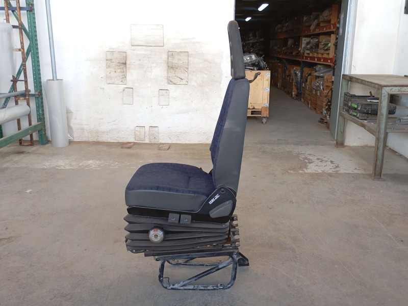 Recambio de asiento delantero izquierdo para iveco daily iii furgoneta 35 s 13 v,35 c 13 v referencia OEM IAM   