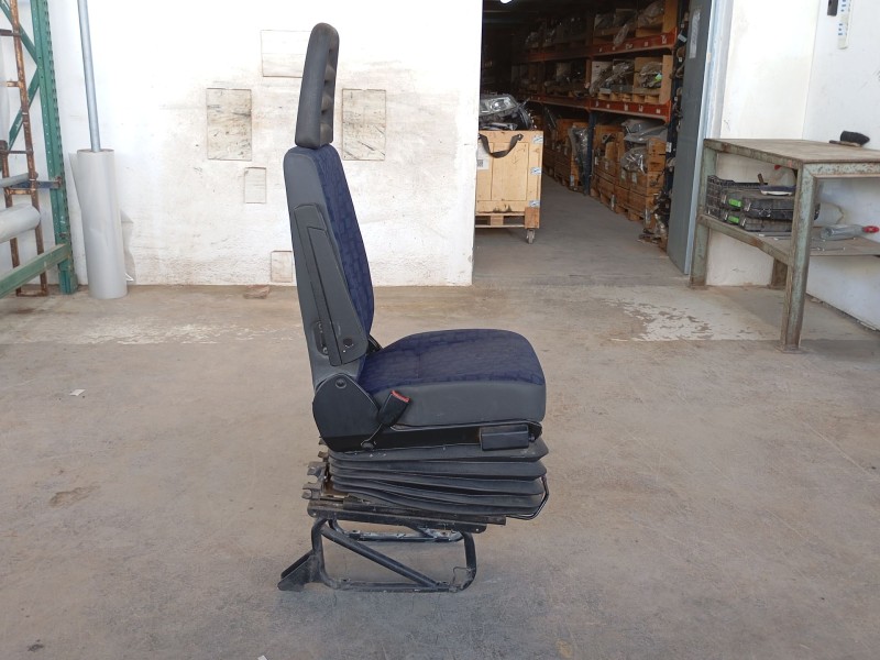 Recambio de asiento delantero izquierdo para iveco daily iii furgoneta 35 s 13 v,35 c 13 v referencia OEM IAM   