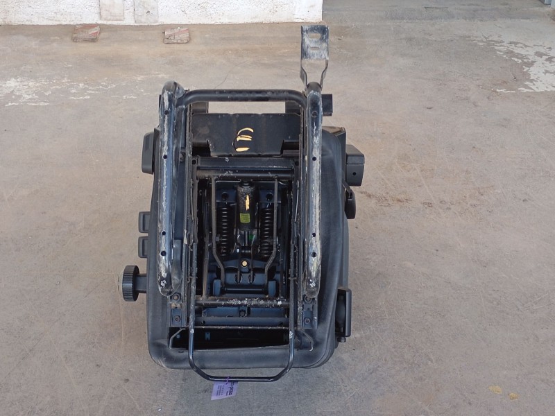 Recambio de asiento delantero izquierdo para iveco daily iii furgoneta 35 s 13 v,35 c 13 v referencia OEM IAM   