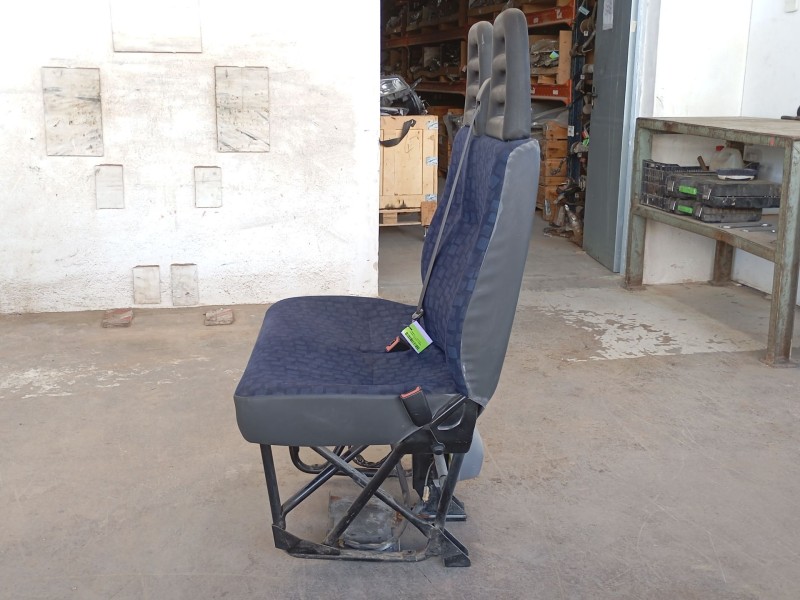 Recambio de asiento delantero derecho para iveco daily iii furgoneta 35 s 13 v,35 c 13 v referencia OEM IAM   